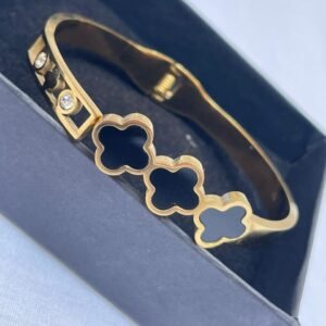 Clover cuff bracelet