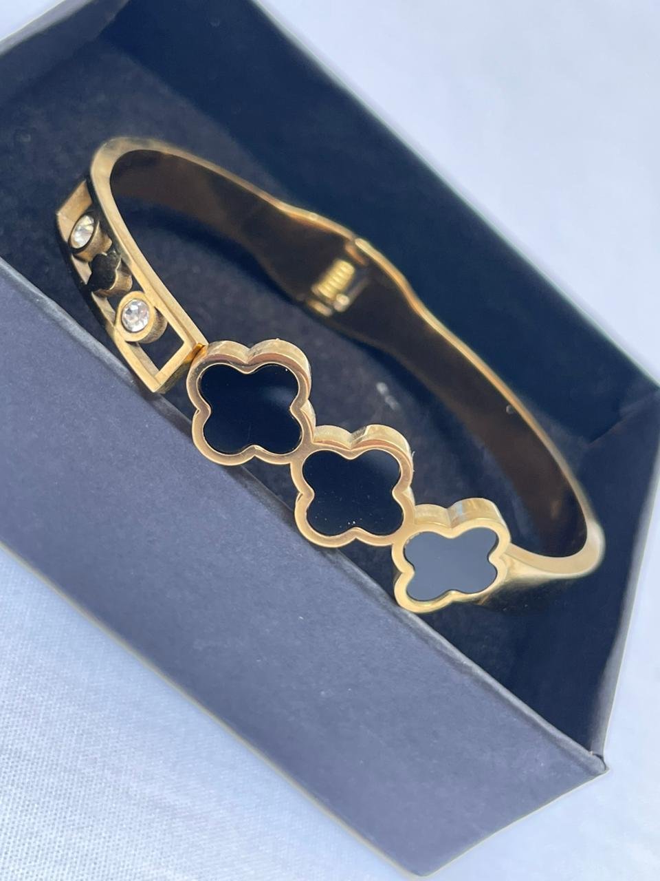 Clover cuff bracelet