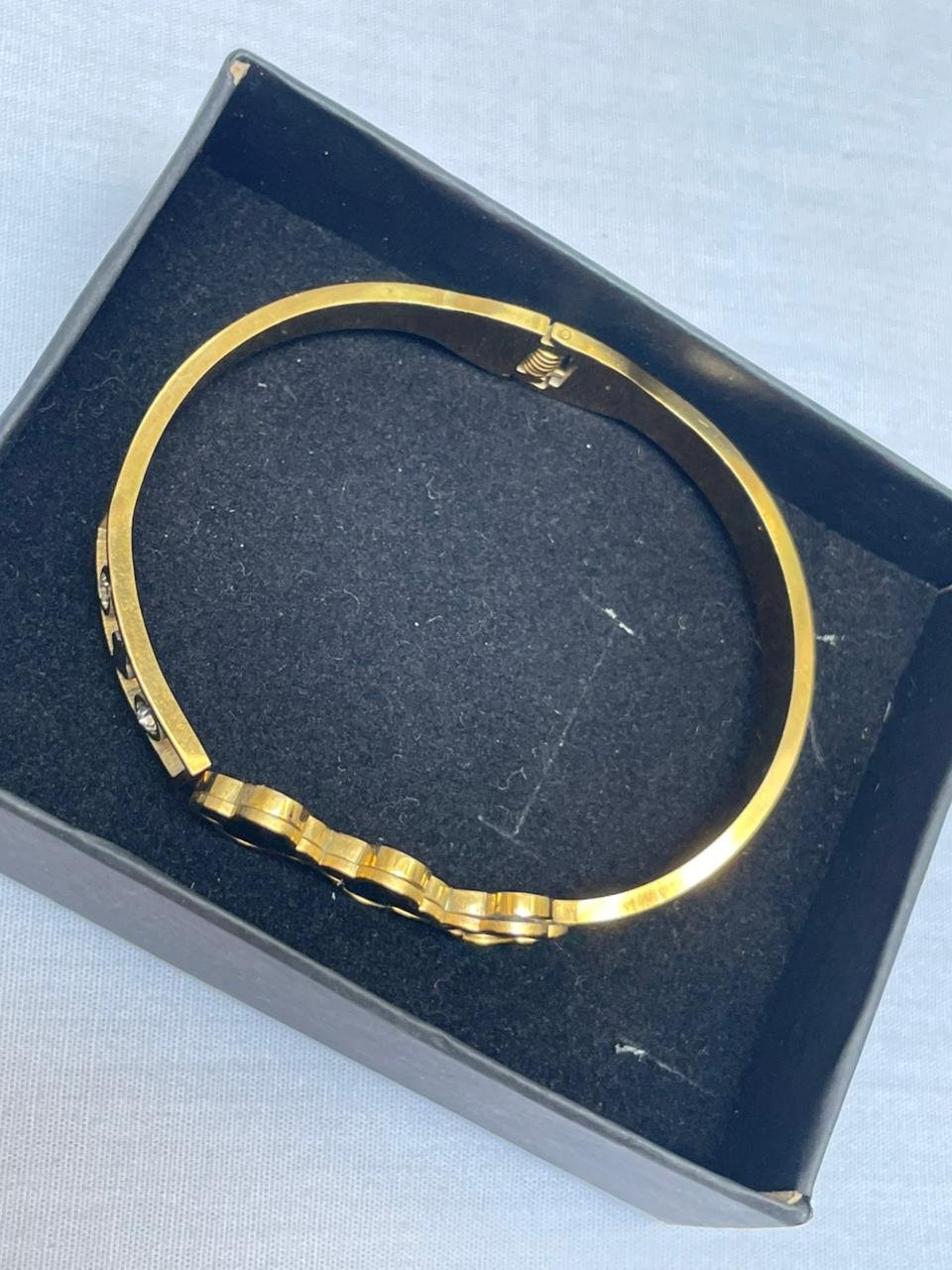 Clover cuff bracelet