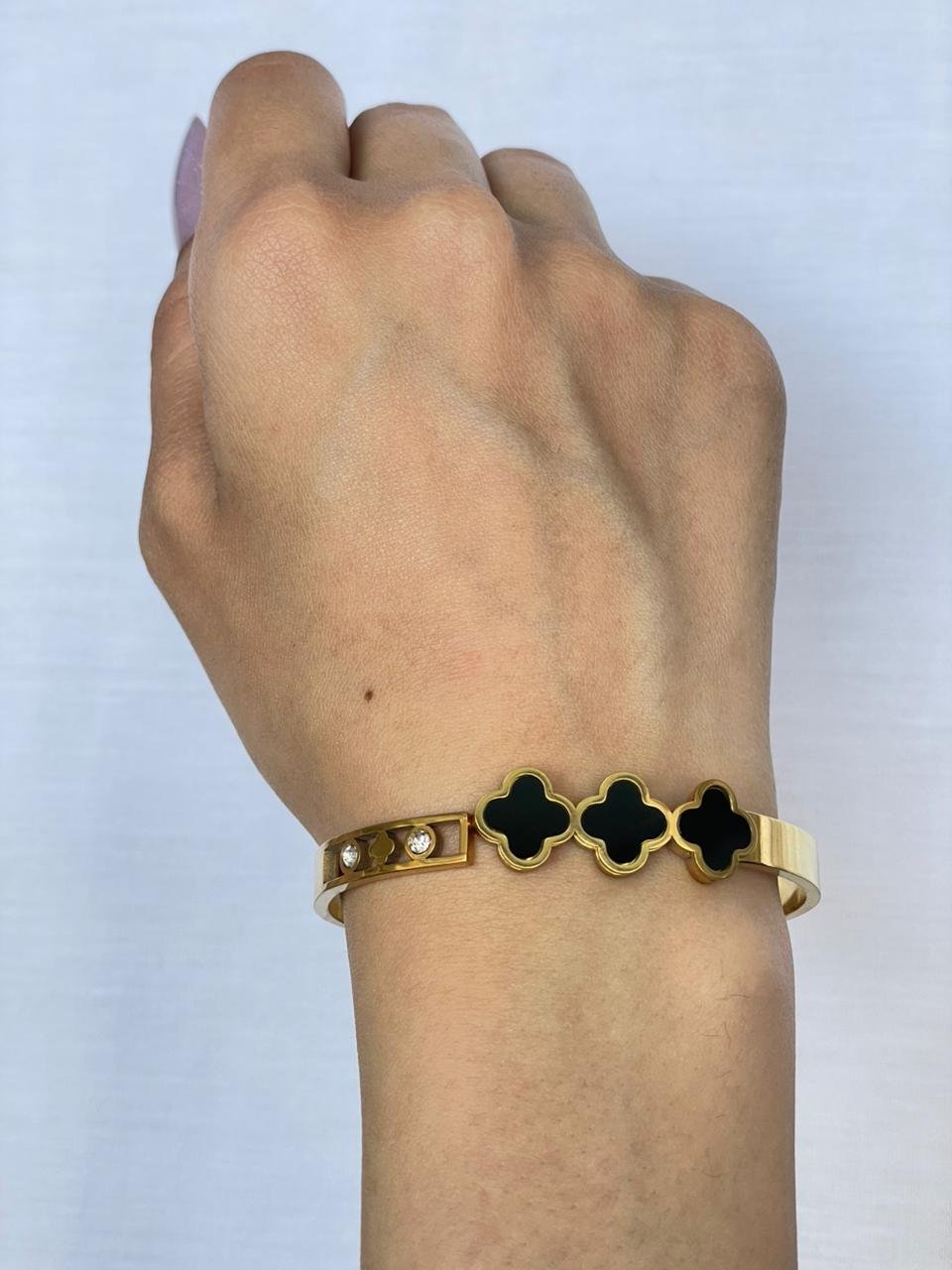 Clover cuff bracelet