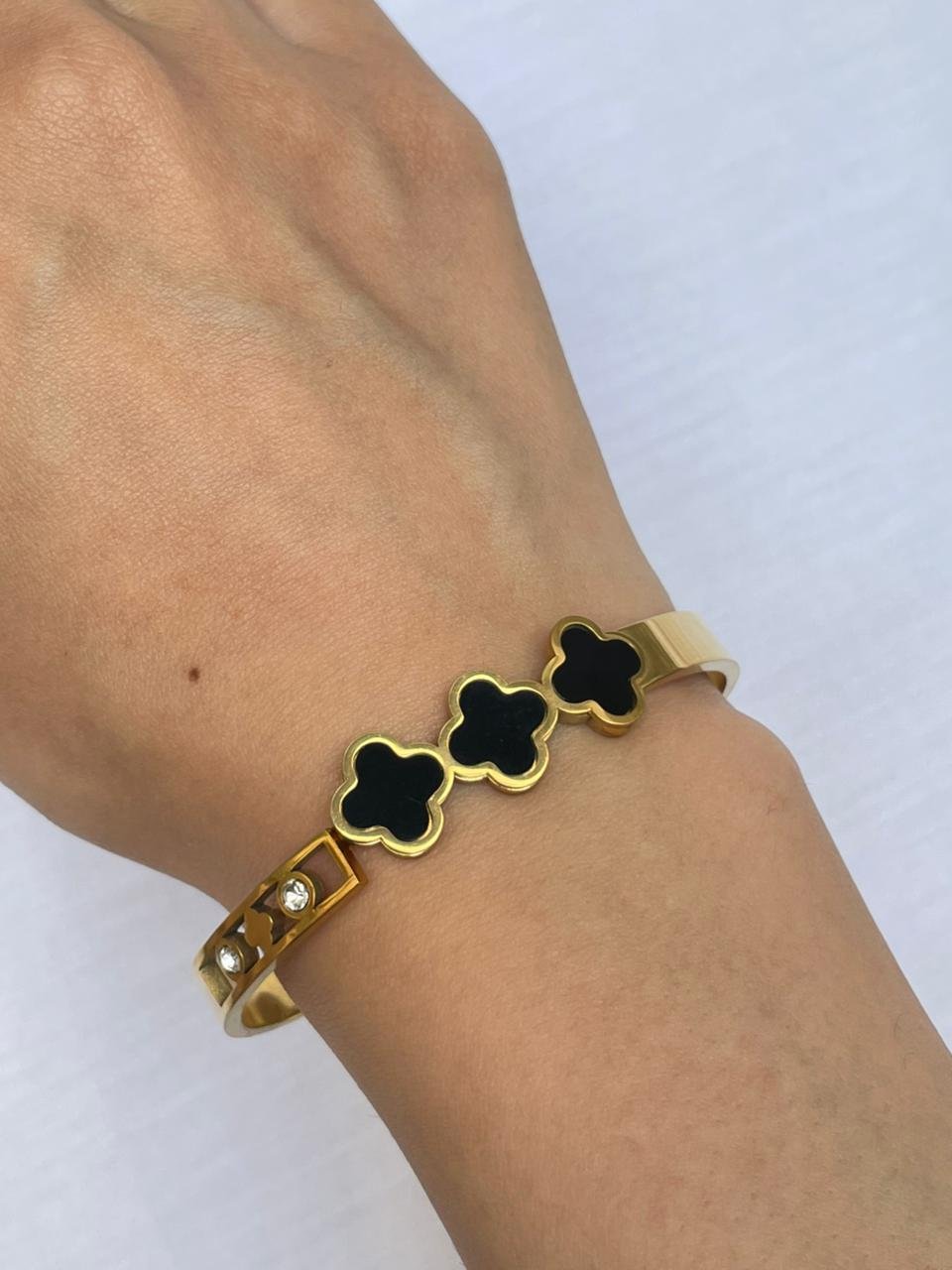 Clover cuff bracelet